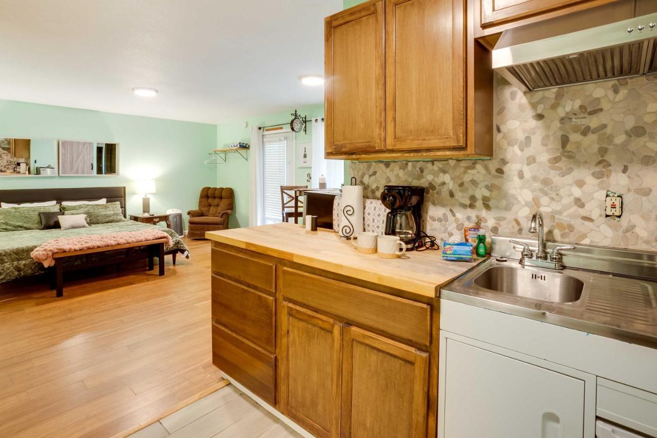 Soothing Studio With Lush Views 2 Mi To Beach! Smith River Экстерьер фото
